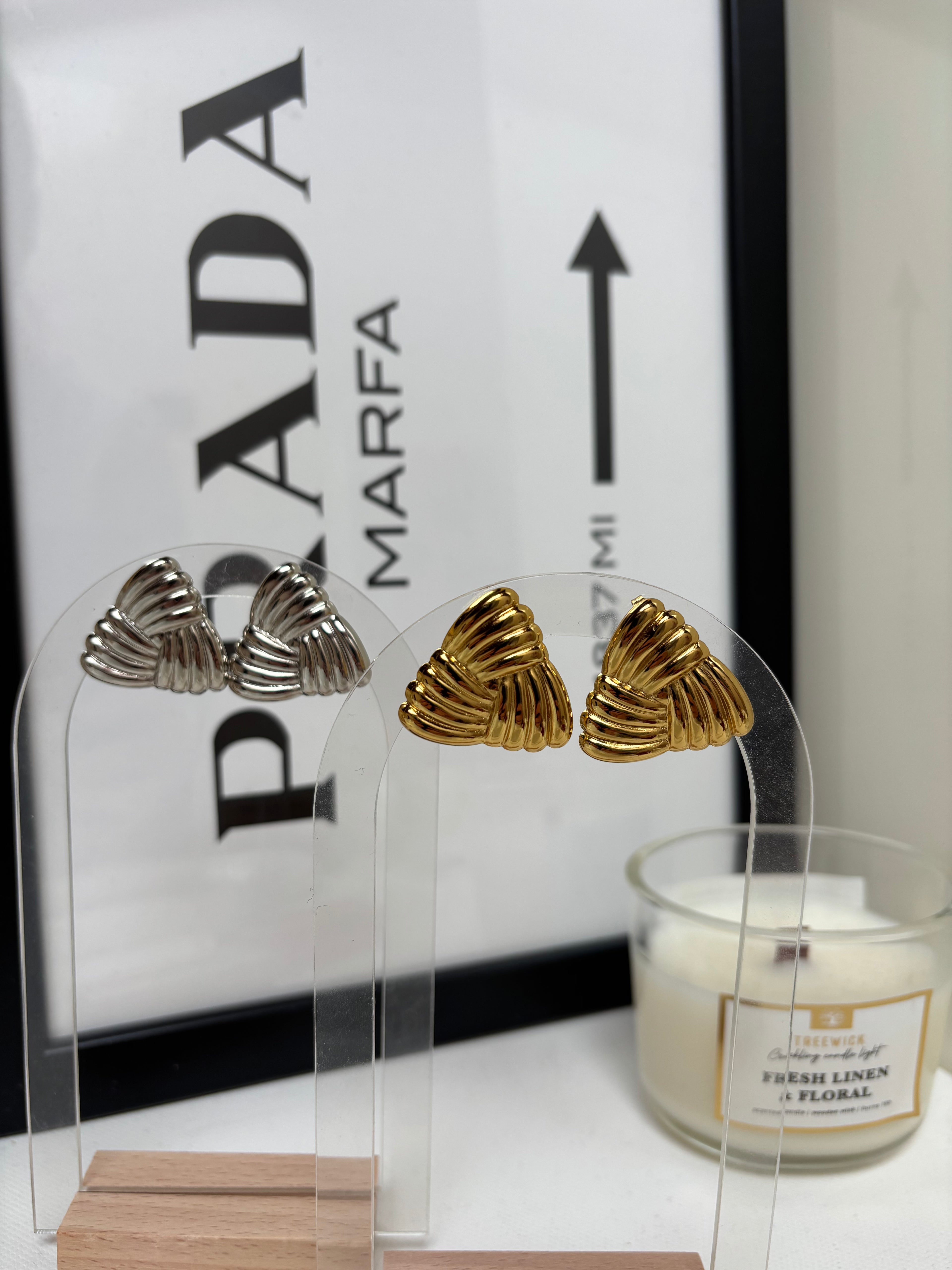 Orecchino triangolo gold