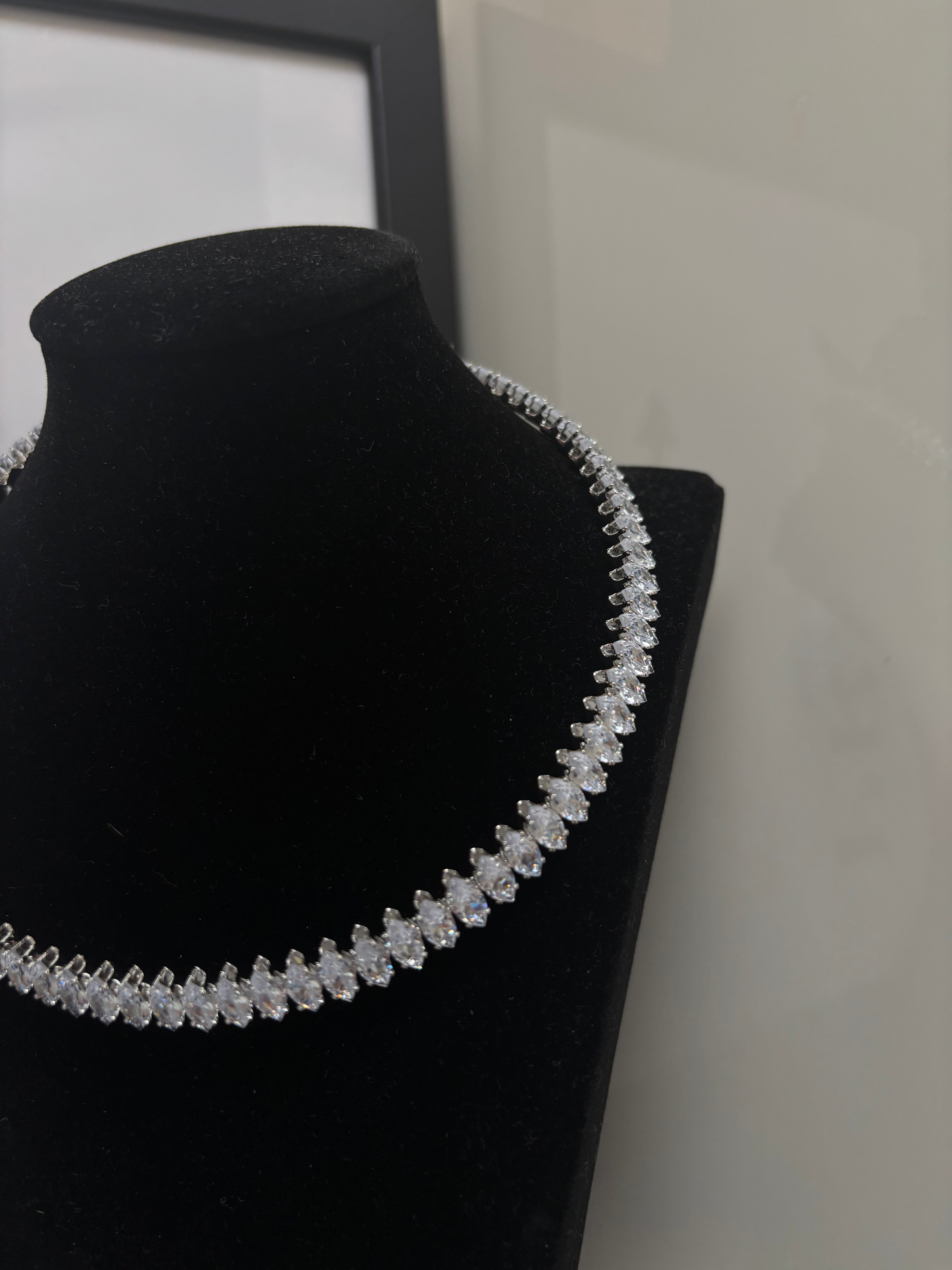 Choker Diana rigido e regolabile